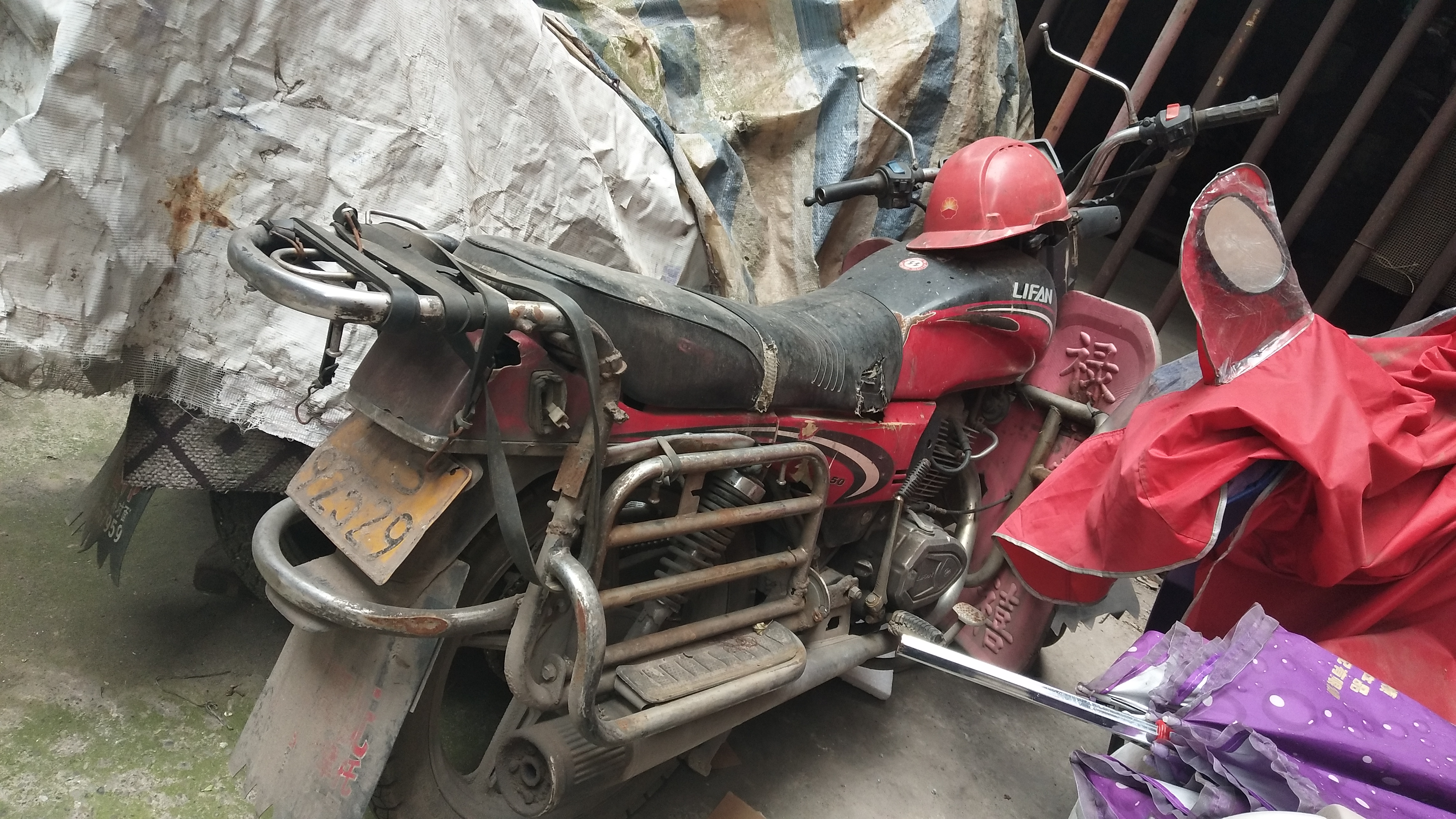 出售一台报废架子摩托车可拆配件联系电话159829